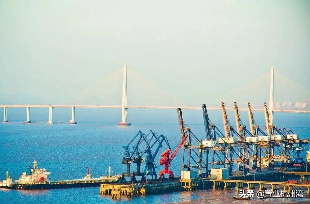 建设杭州湾港区对宁波杭州湾新区的重大意义